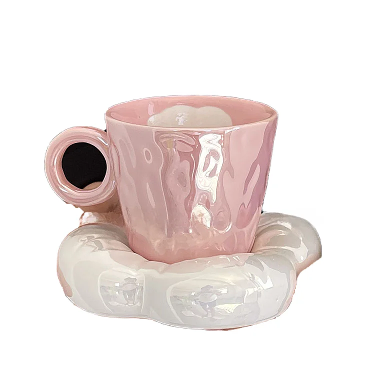手描きピンク雲モチーフ 陶器製カフェカップ＆ソーサーセット【かわいいデザイン・誕生日ギフトに最適】