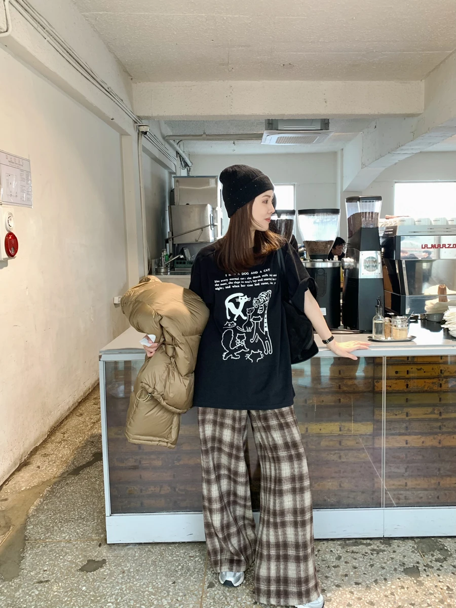 アニメーションロゴを着る？シンプルな文字デザインTシャツでブランドの魂を表現する方法は？