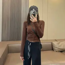 リブ素材の長袖ヨガTシャツ【ウエスト絞り・ショート丈・速乾・フィット感】