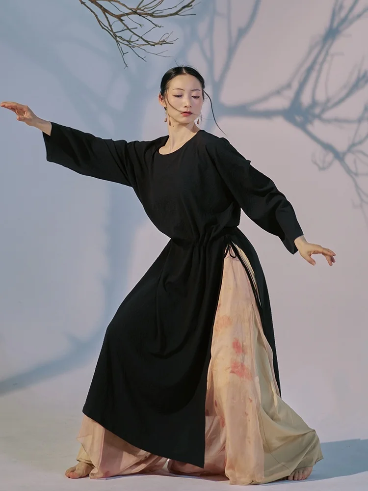 黒と青のバランスが決める、現代舞のスタイルは？