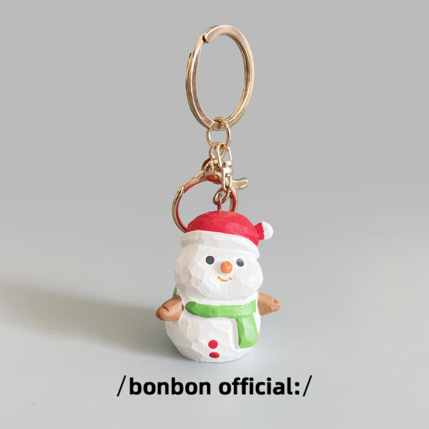 手作り木製スノーマンキーホルダー：クリスマスギフトや日常送礼に最適な可愛さ と実用性