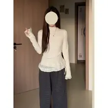 レースフリル付き長袖Tシャツ【白色・細身・秋冬用・重ね着対応】