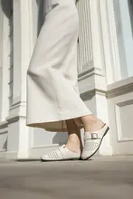 真皮製 厚底サンダル【通気性・穴あきデザイン・フラットタイプ】