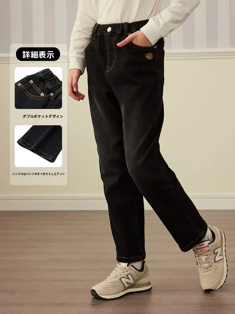 刺繍デザインの暖かいデニムパンツ：男女兼用のカジュアルストレートで春秋に最適な着用シーン