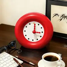 シンプルな円形レッドクロック【家庭用・リビング・寝室・デザイン性の高いテーブル飾り】