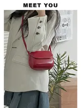 洗練されたデザインの赤いサドルバッグ【上品さ・ショルダーストラップ付き】