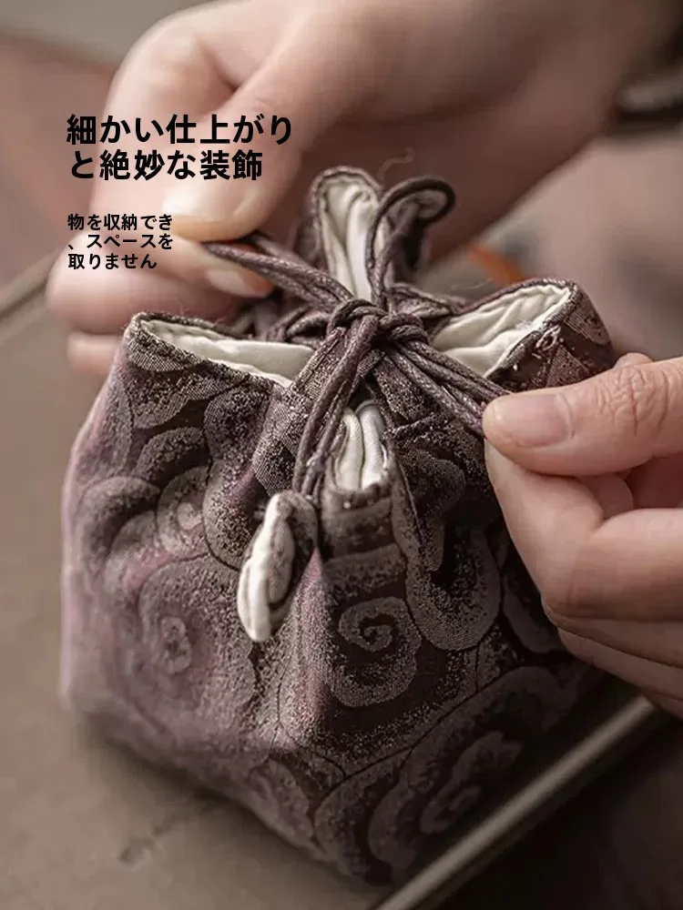 お守りをポーチに入れるにはどうやって入れる？華やかな布バッグで心を守る暮らしの秘密