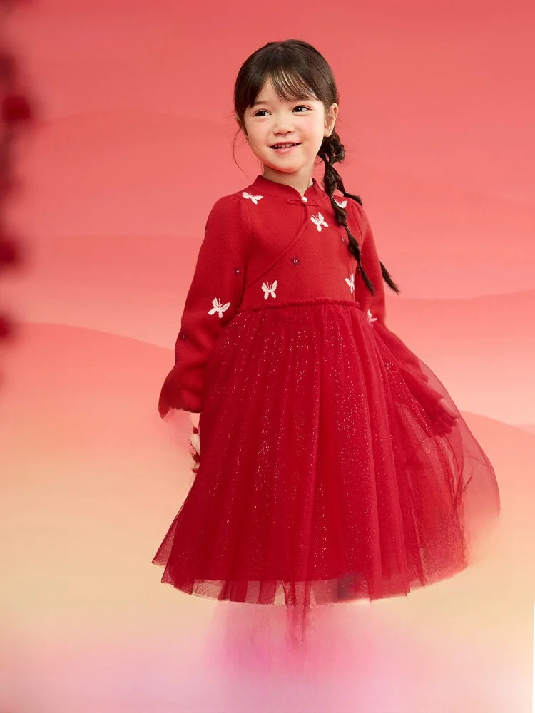バナリパ ワンピースを選ぶべきタイミングは？子供の春先にぴったりな紅色のワンピースが実は最強