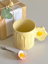 可愛いデザインの陶製マグカップ【クリームイエロー・蓋付き・スプーン付】