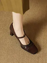 フレンチスタイルのレトロなスクエアトゥアンクルストラップヒールシューズ【真皮・マリージェーンデザイン】（セットアップ対応）