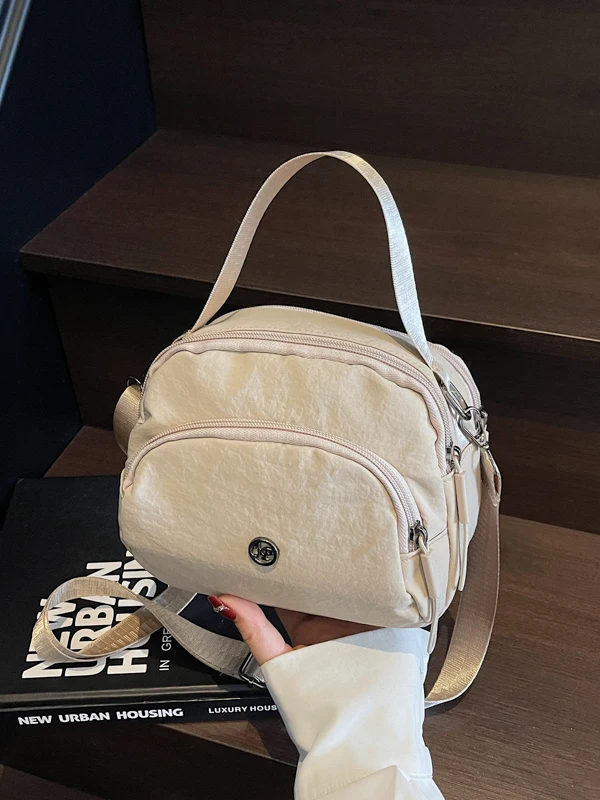 1泊旅行で使える軽量でおしゃれなショルダーバッグはどれがおすすめ？