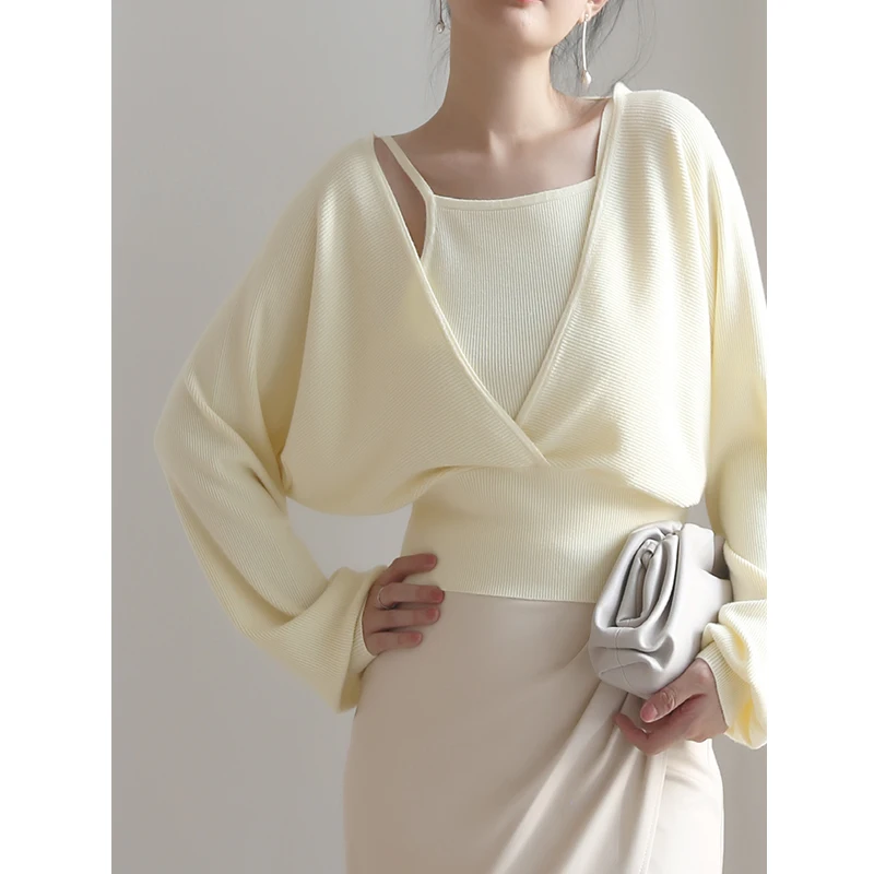 冬服ニットはピチッとしたものにすべき？それともシンプルな無地ニットがベスト？