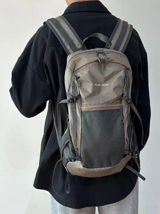 軽量スポーツ登山バッグ男性と女性のファッションコントラストカラー