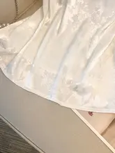 極上の柔らかさのサテン素材Vネックタンクトップ【女性用・スリム効果・高級感】