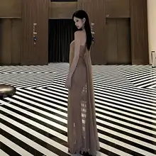 魅力的なオフショルダーメッシュドレス【高級感のあるロングスカート・セクシーな背中見せ】