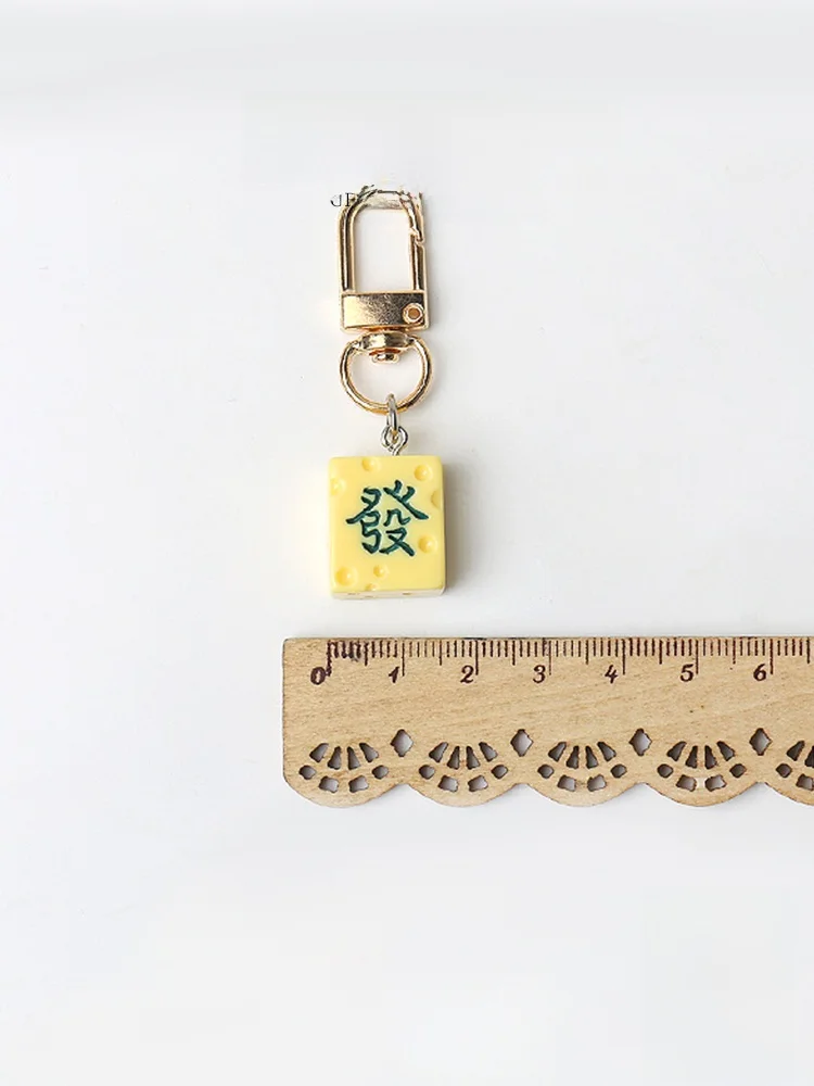 ソリタリー用キーホルダー：赤文字チーズ麻雀フォーチュンデザイン15×57mmの実用性と使い方