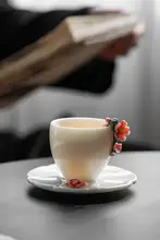 羊脂玉の花デザインカップ【高級手作り・白磁製・ティーコース用】