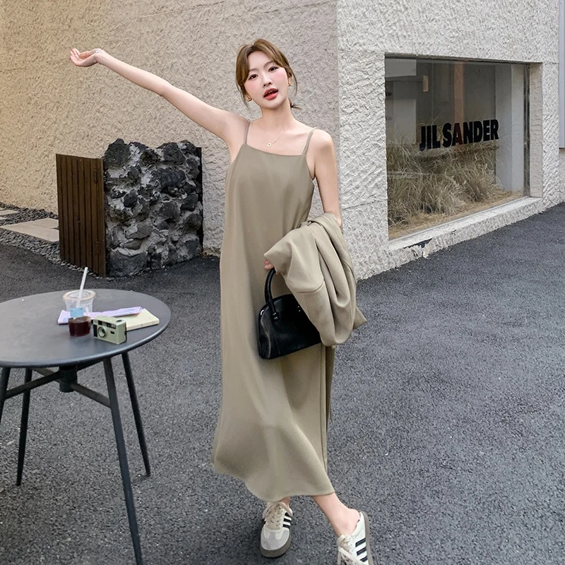 ジャケットとワンピースのコーデで迷うなら、この1着で解決できる？