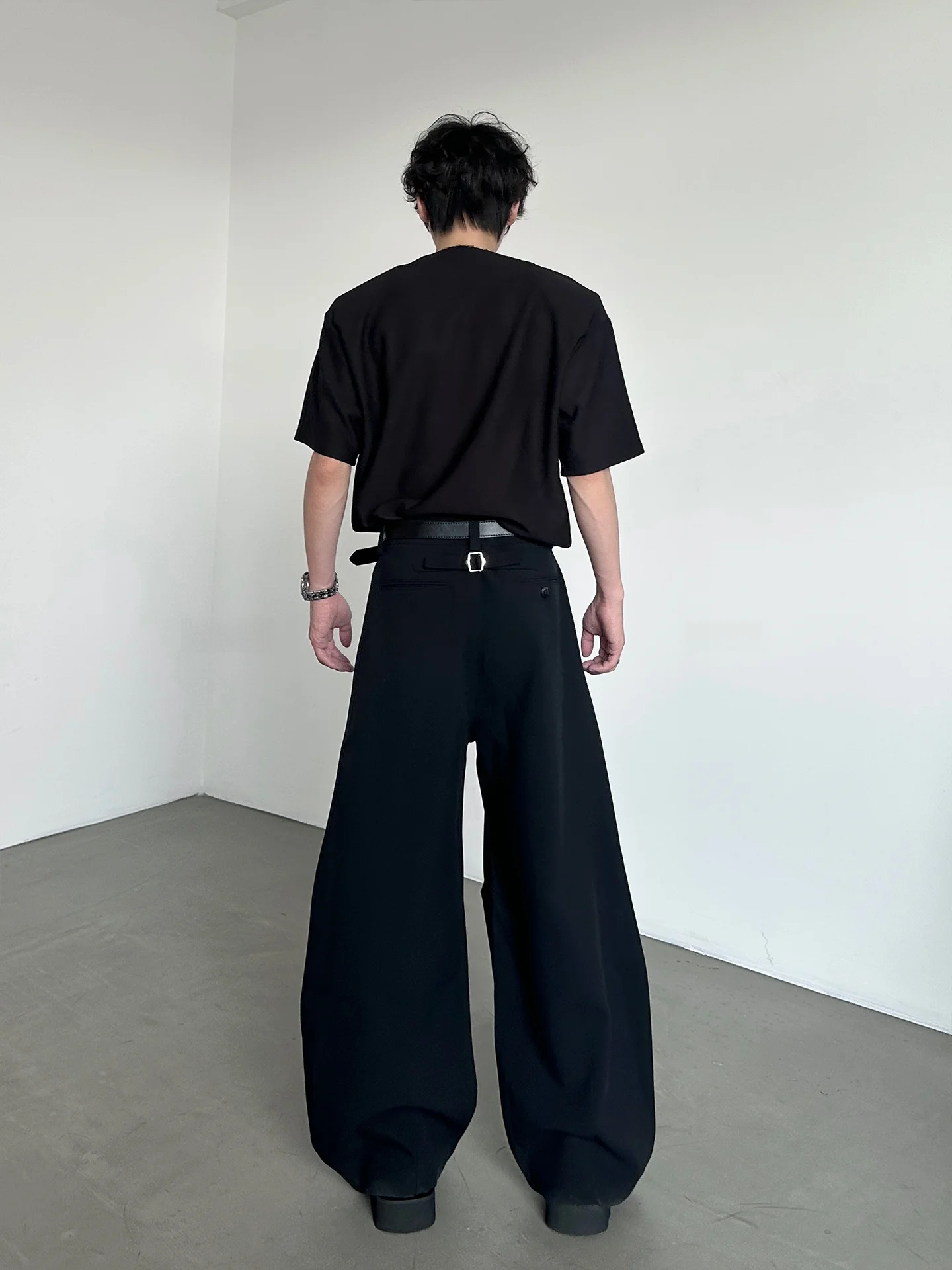 ストライプ テーパードパンツが似合う体型は？骨格ストレート ぽっちゃり パンツの選び方を解説