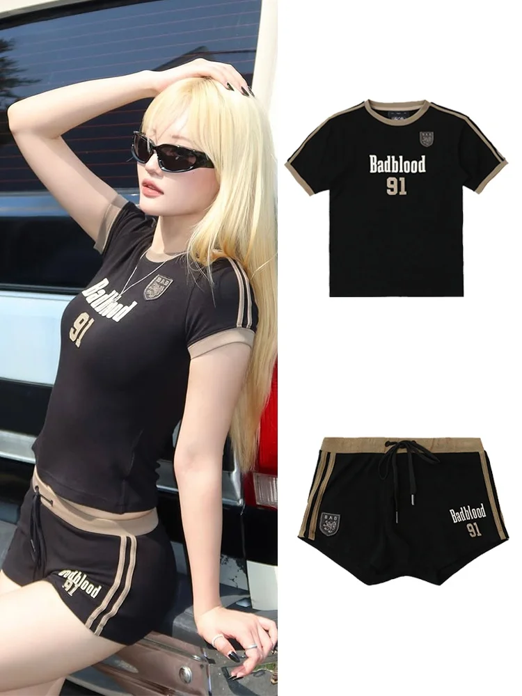 スポーツスタイルで夏をどう過ごす？黒のパフスリーブTシャツとショートパンツのセットが解決する悩みとは