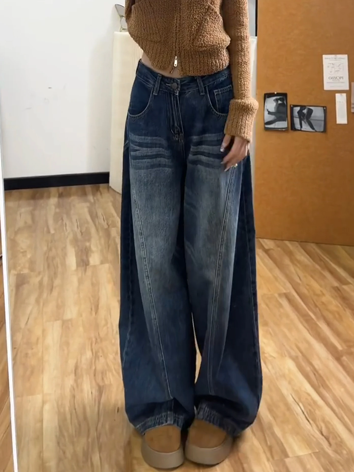 オーバーサイズワイドレッグデニムパンツ：梨型体型に最適な高腰デザインの実用性とサイズ選びのガイド