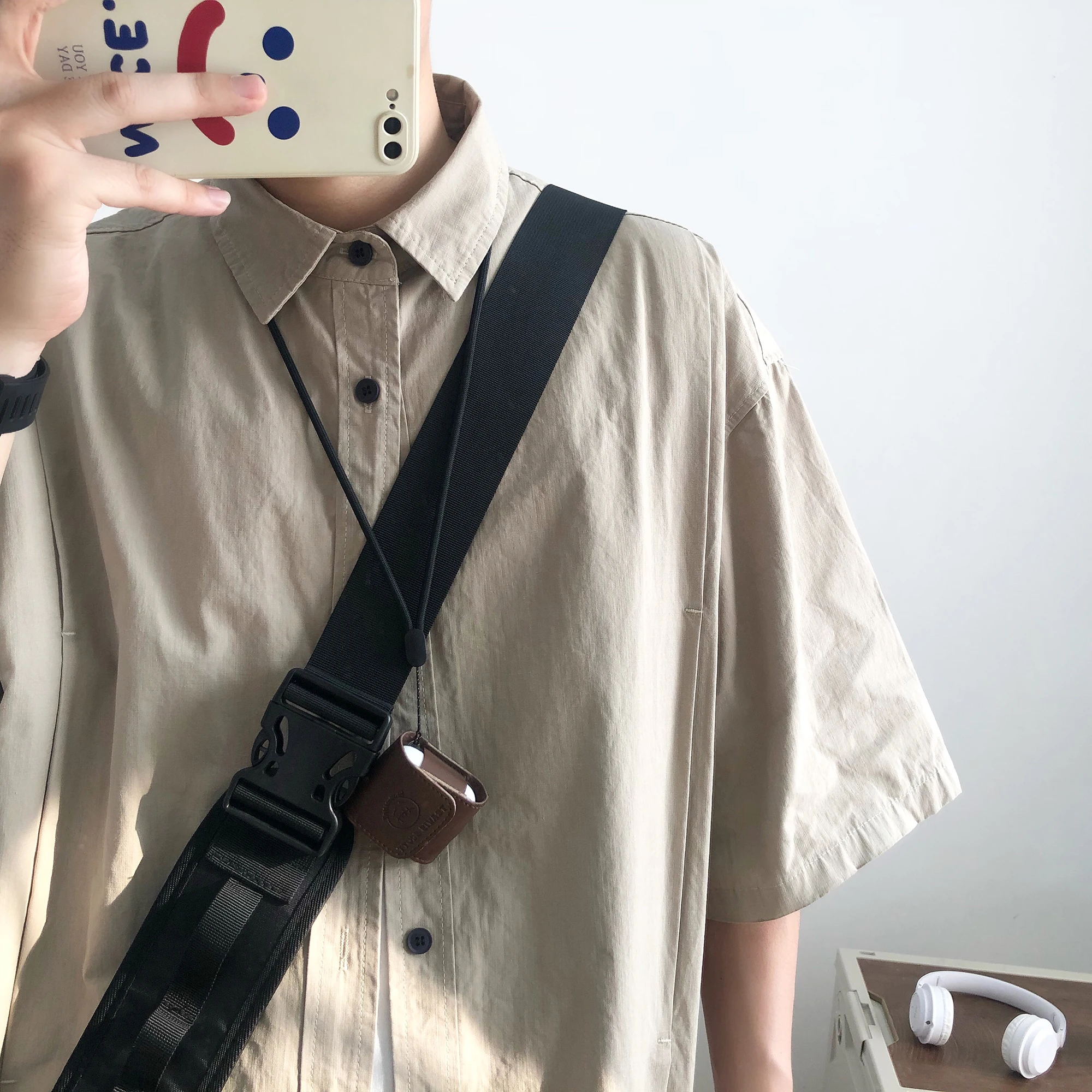 オフィスカジュアルのtシャツはどう選ぶ？工装風の半袖シャツが夏の通勤に与える変化とは