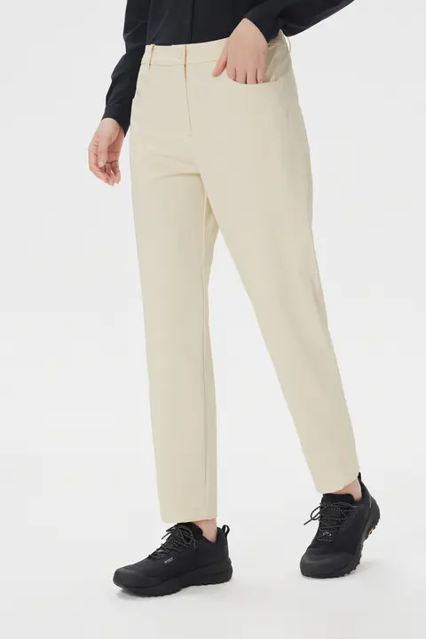 防水加工のレディースソフトシェルパンツ【日常・通勤用・アウトドア】