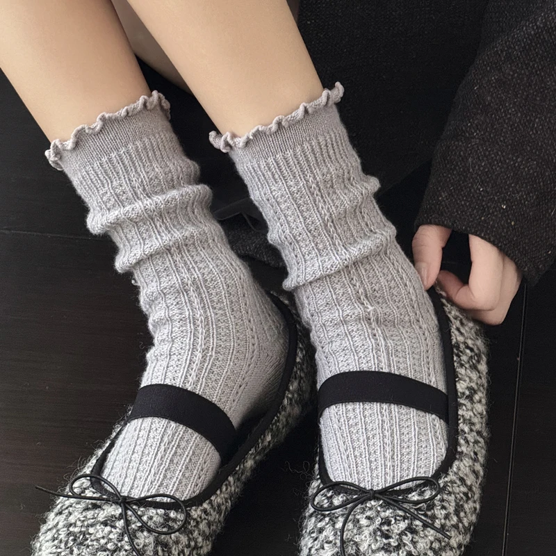 厚手の靴下を選ぶべき理由は？実は「美腿」を生む秘密のアイテムだった