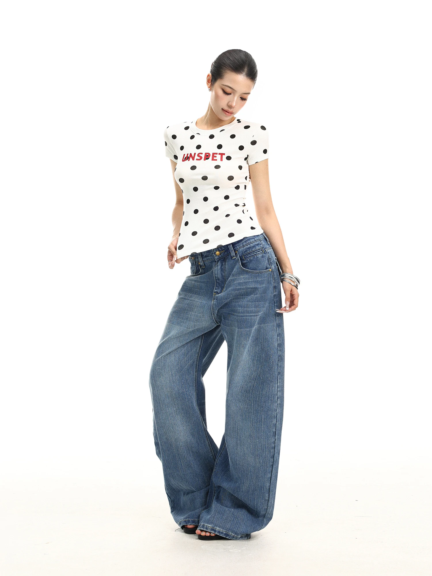 ドット柄プリントTシャツの魅力と実用性：レディースショートスリーブの季節別着用法
