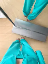 曲線を引き立てる！ジッパーフード付きジャケットとストレートフレア パンツのスポーツウェア（セットアップ対応）