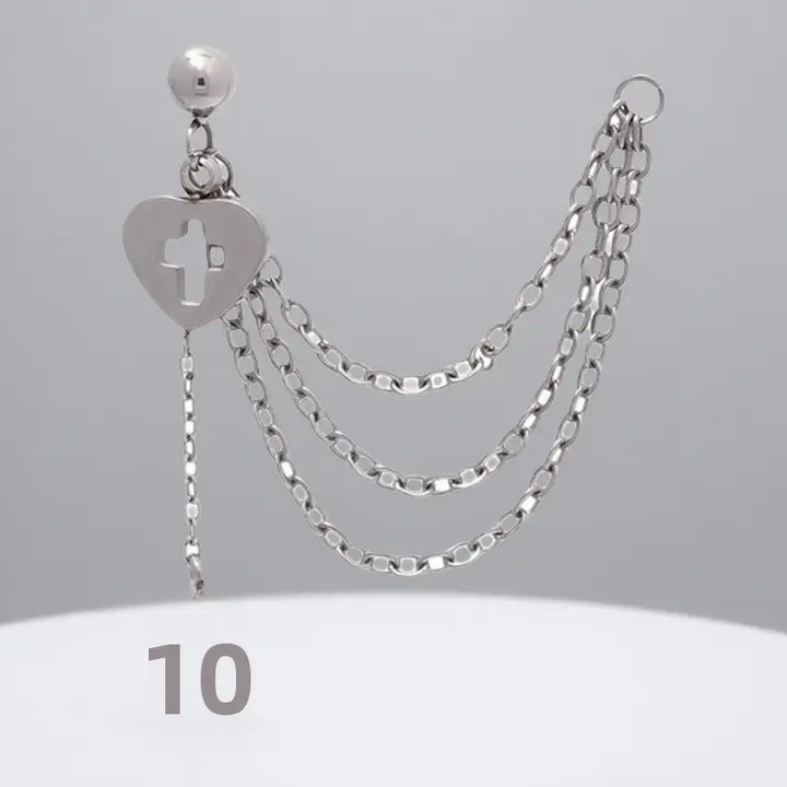 天使の翼デザインのホワイトピアス【チタン合金製・耳の不快感軽減】