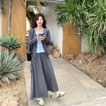 グレーの重ね着風トップスとスカート【カジュアル・秋春用・小柄対応】（セットアップ対応）