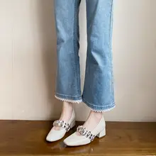 上品なデザインのメタルバックル付きマリジェンシューズ【スクエアトゥ・粗めのヒール・疲れにくい】