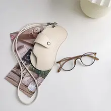 スタイリッシュデザインのブルーライトカットメガネ
