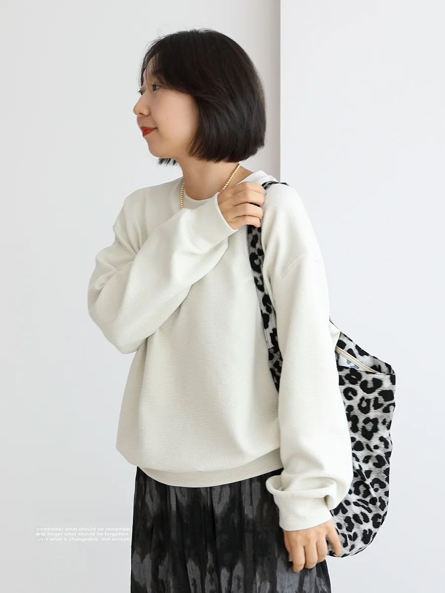 大人可愛い服 50代コーデ｜ミルクブルークラウドパーカーで実現する心の余裕