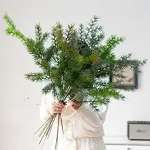 高級感あるフェイクフラワーブーケ【松の木・卓上装飾用・リアルな緑枝デザイン】