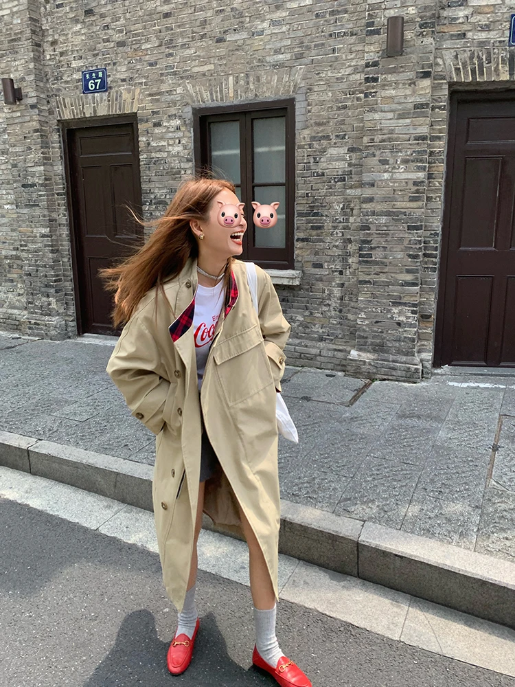 大人可愛い服 50代コーデ | カーキルーズコートで実現する自然な大人の可愛さ