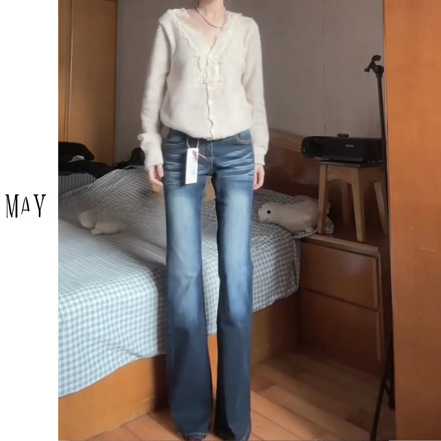 スリットフレアパンツはどんな感じ？アメリカンレトロ風フレアデニムパンツの実際のフィット感と使用シーン