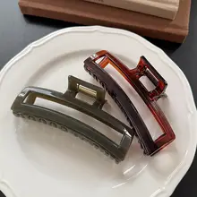 モランディカラーの大きな樹脂製スクエアヘアクリップ【空いているデザイン・お団子ヘア用】