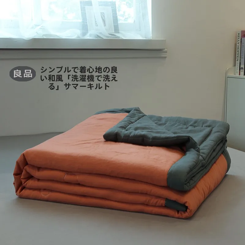 夏場 掛け布団の涼感性能と通気性：シンプルデザインの薄手タイプが解決する夏の快適さ