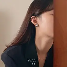 S925製純銀ボタンピアス【軽やかで高級感のあるデザイン・秋冬用・多用途】