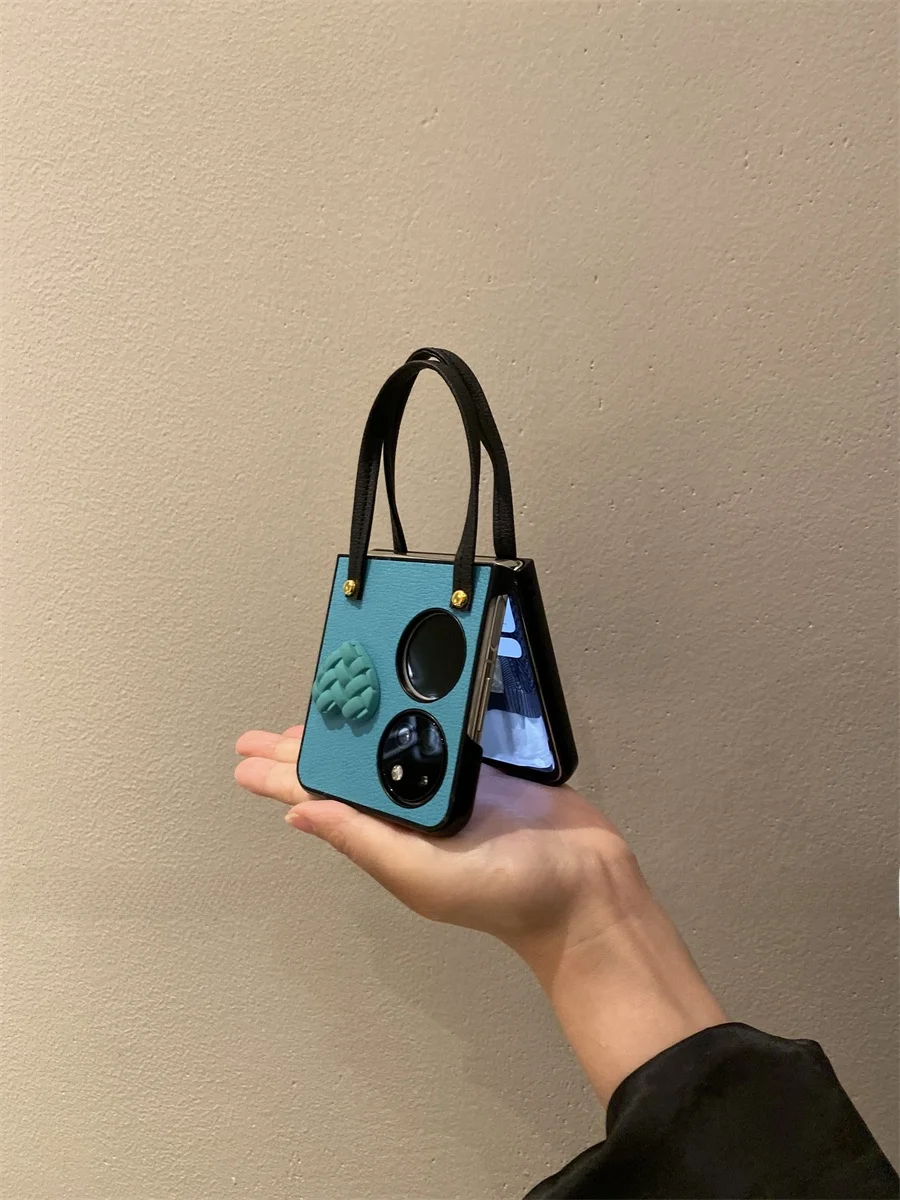 「P50 Pocket」を選ぶべきタイミングは？人気の理由と、他のスマホケースとの違いを徹底解説