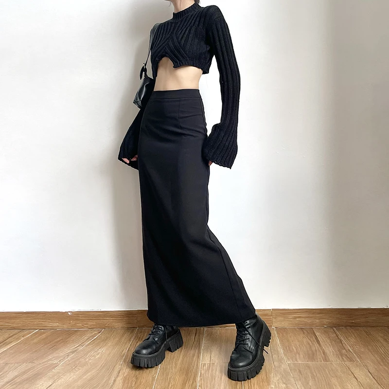 春の黒ロングスカートは、シンプルなAラインが一番？