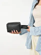 真皮製 手挽きマルチポーチ【携帯電話・化粧品・洗面用具収納対応】