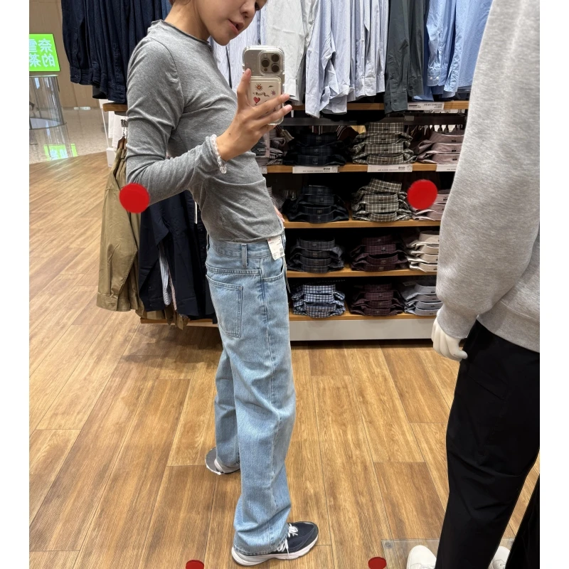 浅い青色のハイウエスト  ストレートデニムパンツ：フィット感と実用性を徹底解説