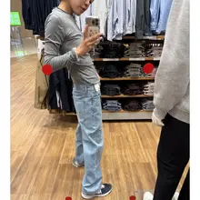 浅い青色のハイウエストストレートデニムパンツ【フィット・ワイドレッグ・女性用】
