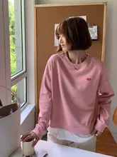 刺繍入りラウンドネックショートスウェットトップス【春秋用・カジュアル・小柄向け】