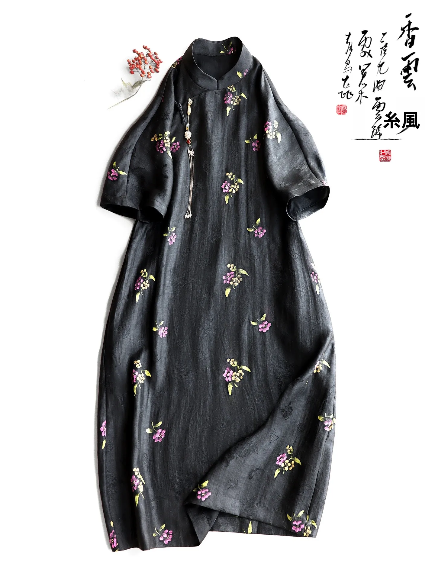 チングサムを着るとき、どう選ぶ？手描きの花柄シルクドレスが日常に溶け込む理由