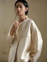 エlegantな秋のスタイル！シルクウールサテンコートとミニスカート（セットアップ対応）