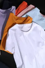 デジタルプリントの涼しげな白色Tシャツ【シルクコットン・フィットデザイン・短袖】